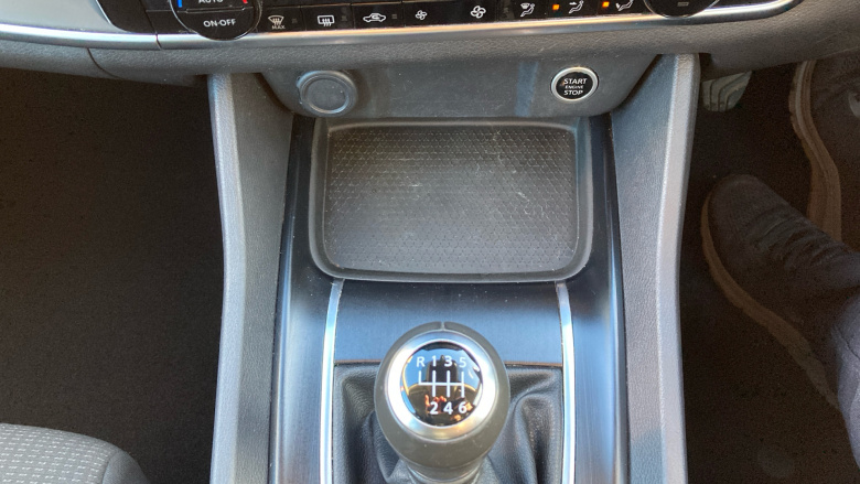 Nissan Qashqai 1.3 DiG-T MH Acenta Premium 5dr Petrol Hatchback